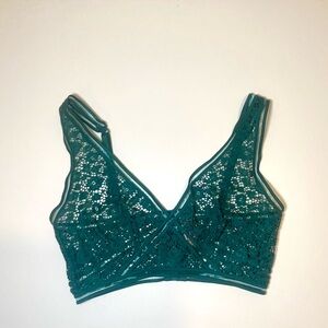 Victoria's Secret Unlined Bra Bralette Green
Floral Lace No Wire XS
